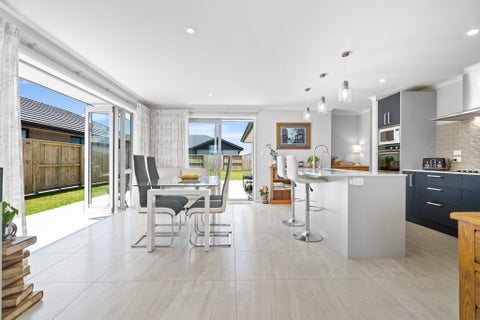 6 Olney Court, One Tree Point