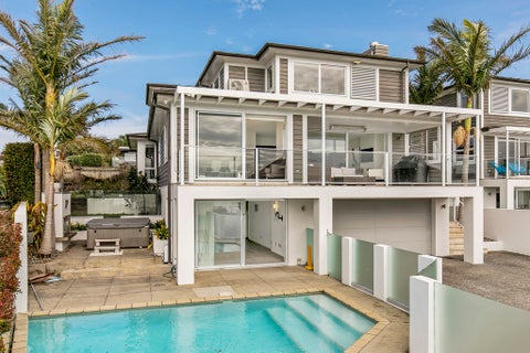 9A Calder Place, Wai o Taiki Bay, Auckland