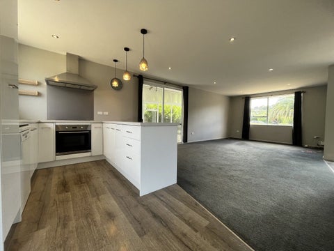 20 Woolwich Close, Whitby, Porirua