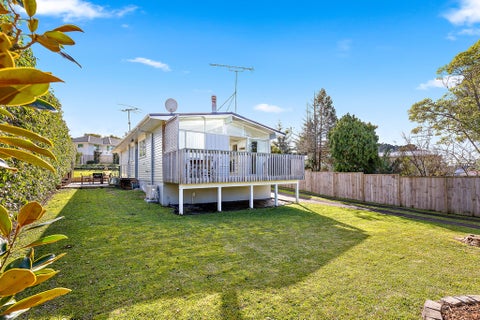 42 Thornlow Street, Glendene, Auckland