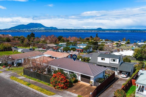 2/8 Kinder Street, Acacia Bay, Taupō