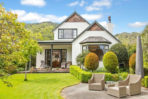 18 Huia Street, Waikanae