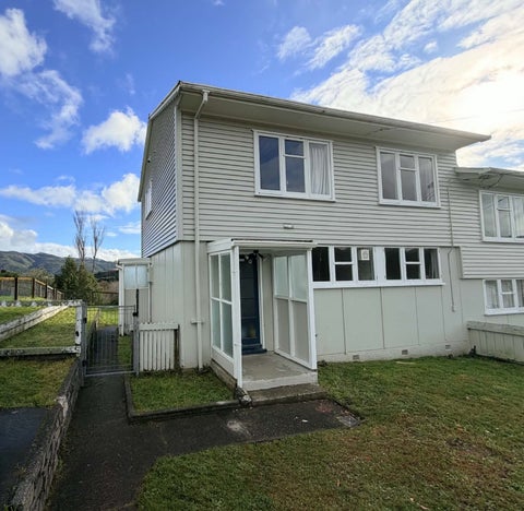 3 York Place, Cannons Creek, Porirua