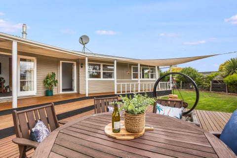 8 Hughan Place, Carterton