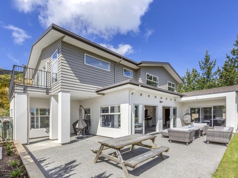 19 Madeira Close, Whitby, Porirua