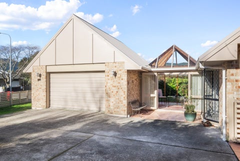17 Charnwood Grove, Waikanae