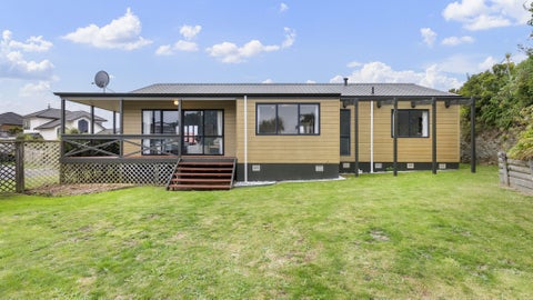 8 Peter Button Place, Johnsonville, Wellington