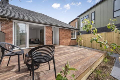 2/7 Johnston Grove, Taita, Lower Hutt