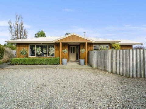218 Mazengarb Road, Paraparaumu