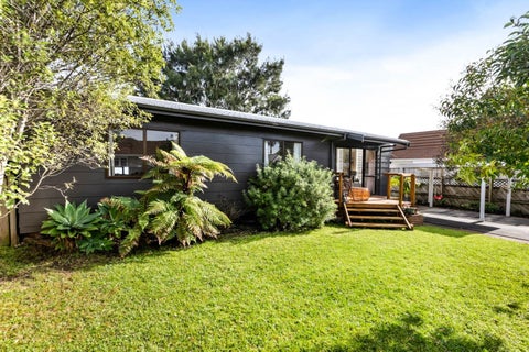 1/9 Vardon Road, Green Bay, Auckland