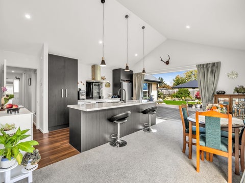 9 Minerva Crescent, Woodend, Woodend