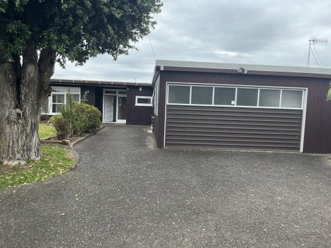 27 Ealing Crescent, Beachlands, Auckland