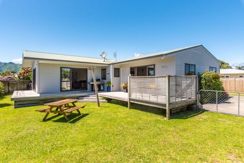 7 Adrian Grove, Waikanae Beach, Waikanae