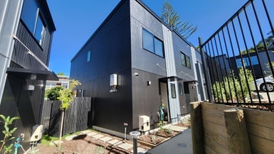 9/37 Camelot Place, Glenfield, Auckland