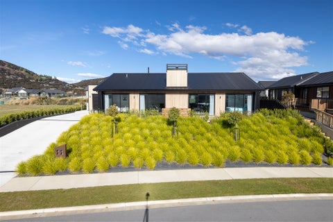 11 Bargour Street, Wanaka