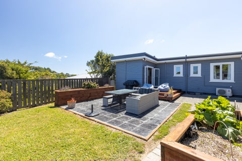 8 Lyndfield Lane, Newlands, Wellington