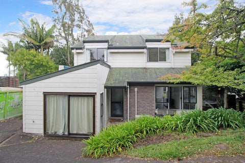 1/141 Bradbury Road, Botany Downs, Auckland