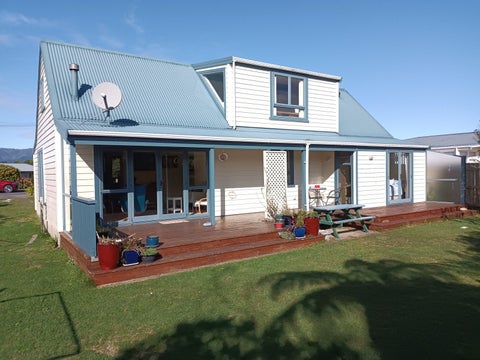 18 Cook Street, Carters Beach, Westport