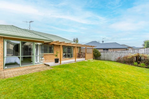 33 Guildford Drive, Paraparaumu