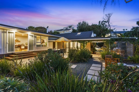 34 Hicks Crescent, Waikanae Beach, Waikanae