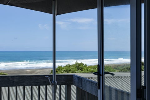 61 Garden Road, Piha, Piha