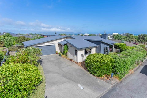 148 Field Way, Waikanae Beach, Waikanae