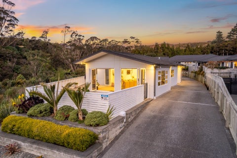 62 Banks Boulevard, Whitby, Porirua