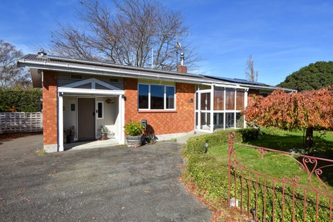 481 High Street South, Carterton