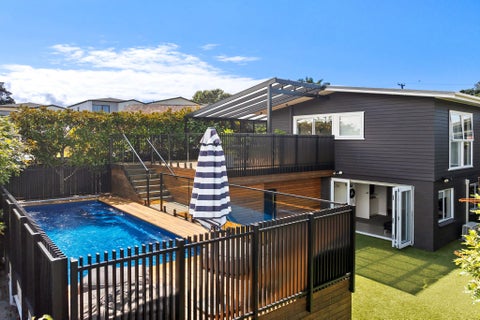 25 Barron Drive, Green Bay, Auckland