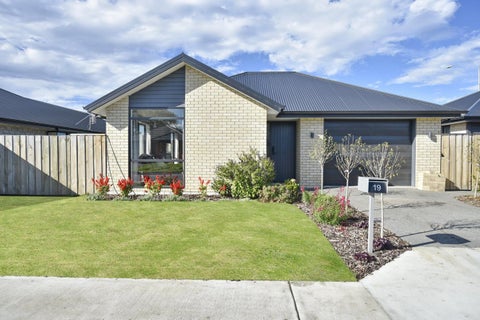 19 Quinn Crescent, Woodend, Woodend