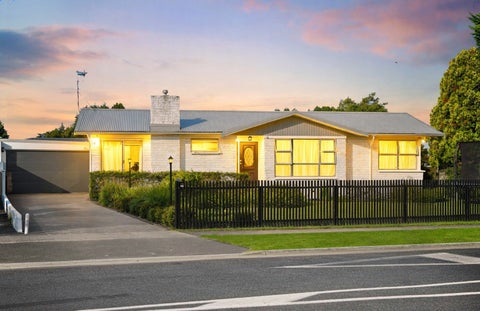 30 Rhonda Avenue, Deanwell, Hamilton