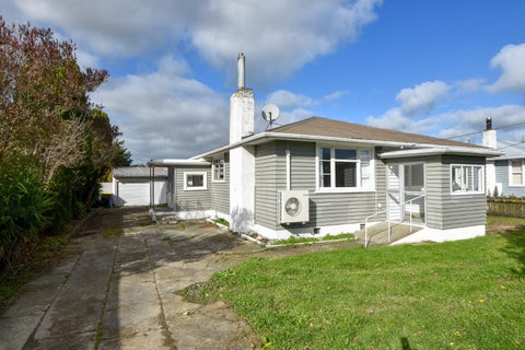 226 High Street North, Carterton