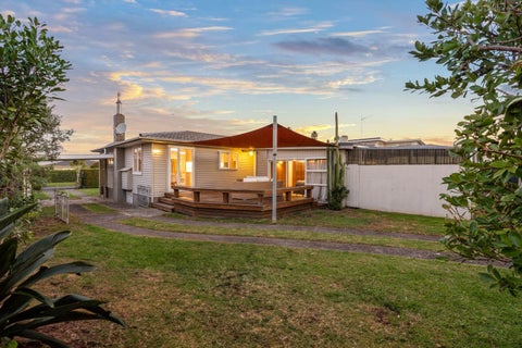 189 Riverside Avenue, Point England, Auckland