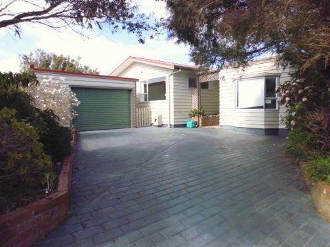 14 Lone Tree Grove, Kelson, Lower Hutt