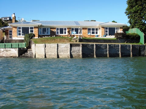72 Wallis Street, Raglan, Raglan