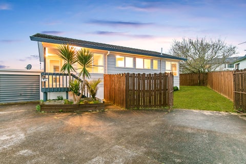 2/5 Myna Place, Clendon Park, Manukau