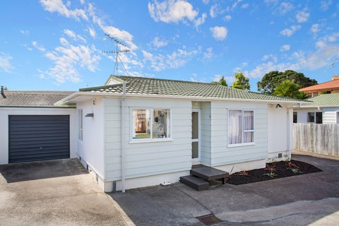 1/3 Dunstall Place, Mangere Bridge, Auckland