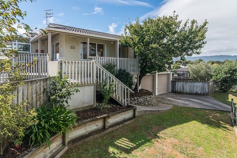 9 Robert Grove, Paraparaumu