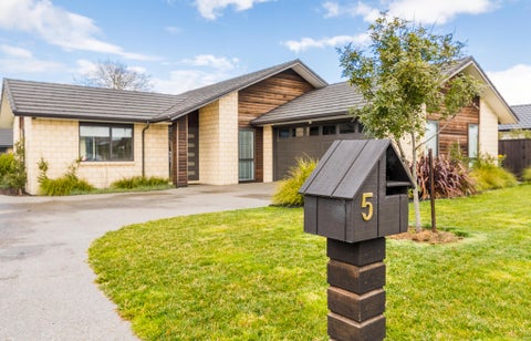 5 Pohutukawa Parade, Riverhead, Riverhead