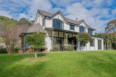 136 Huia Street, Waikanae