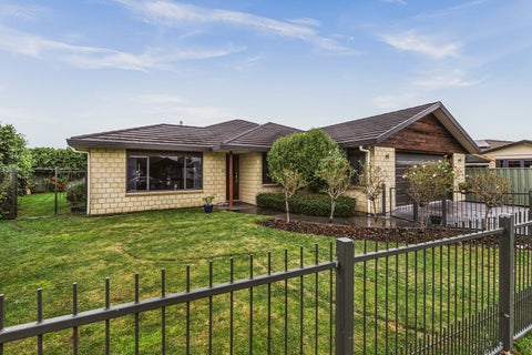 15 Delta Mews Place, Clive, Clive
