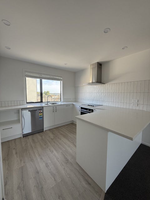 2/504 Don Buck Road, Massey, Auckland