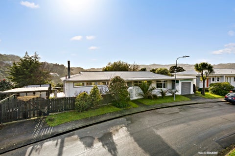 7 Southern Cross Crescent, Island Bay, Wellington