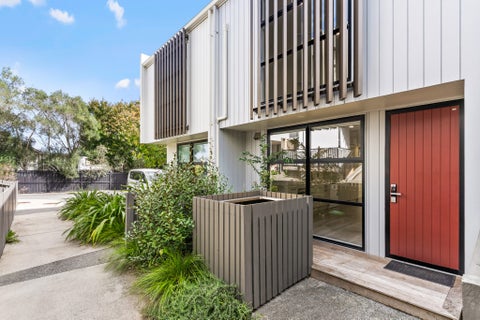 7B Range View Road, Mount Albert, Auckland