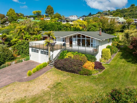 8 Earle Place, Acacia Bay, Taupo