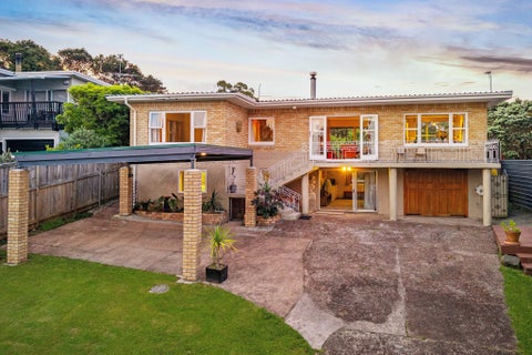 10 Rauhuia Crescent, Parau, Auckland