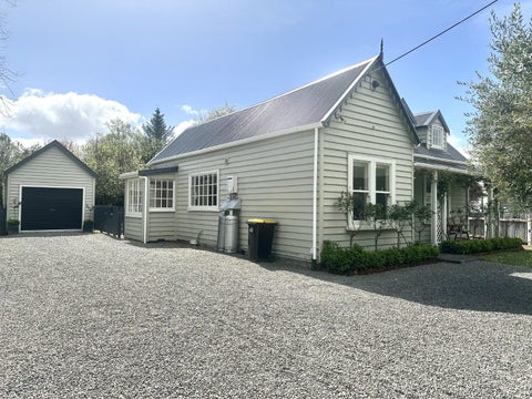 269 High Street North, Carterton