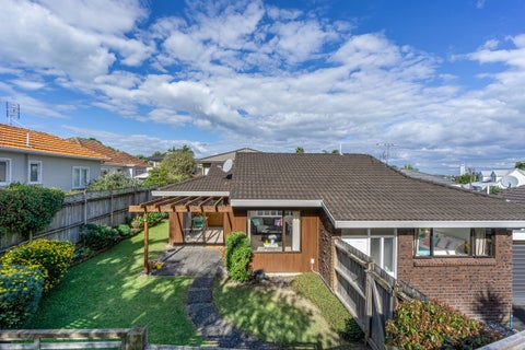 2/10 Tobruk Crescent, Milford, Auckland