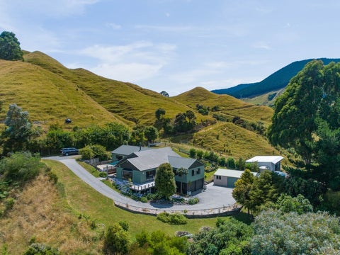 111 Waterfall Road, Paraparaumu