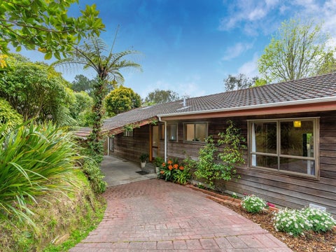 27 Woolwich Close, Whitby, Porirua